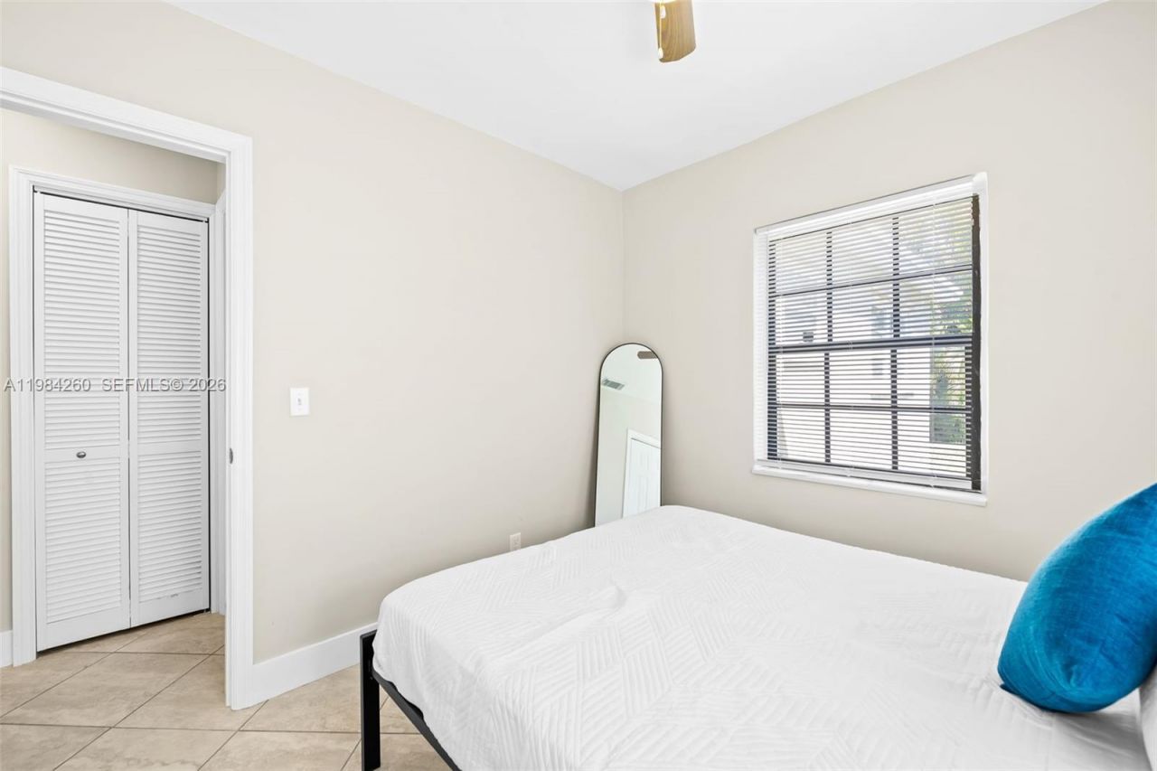 864 NW 16th Ter, Fort Lauderdale, FL 33311 Photo