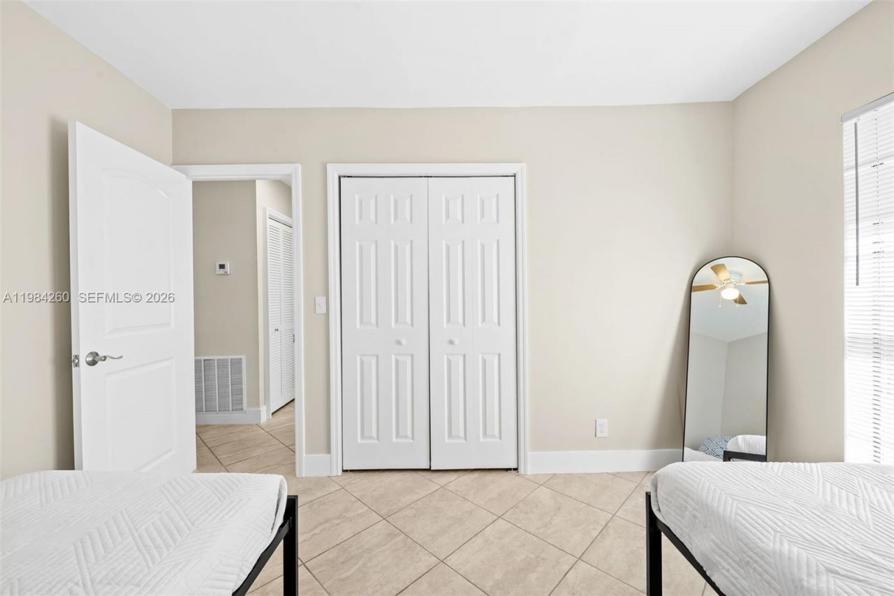 864 NW 16th Ter, Fort Lauderdale, FL 33311 Photo