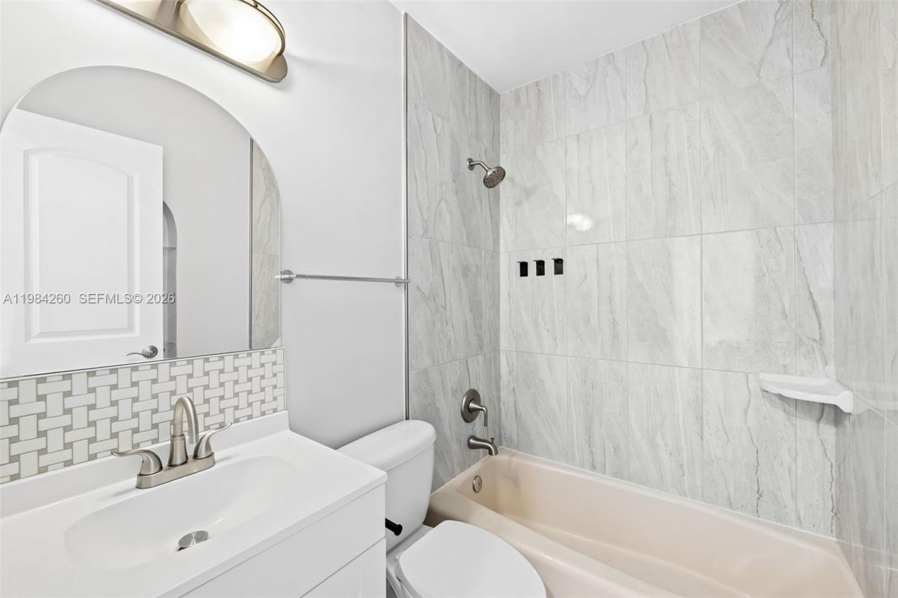 864 NW 16th Ter, Fort Lauderdale, FL 33311 Photo