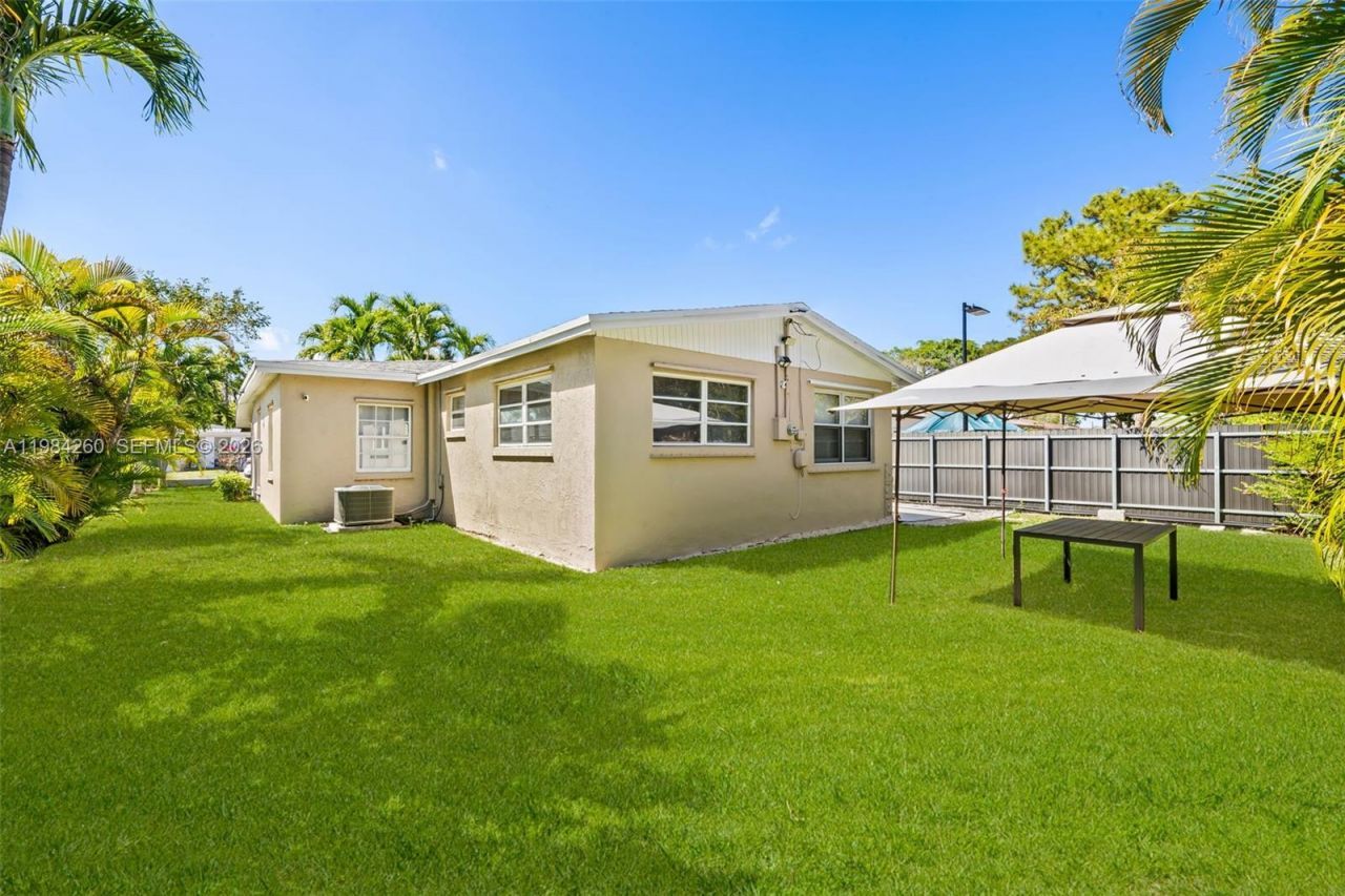 864 NW 16th Ter, Fort Lauderdale, FL 33311 Photo
