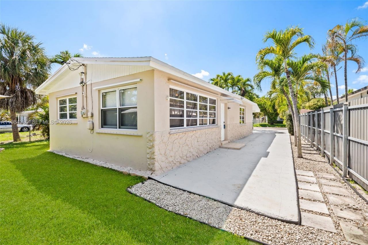 864 NW 16th Ter, Fort Lauderdale, FL 33311 Photo