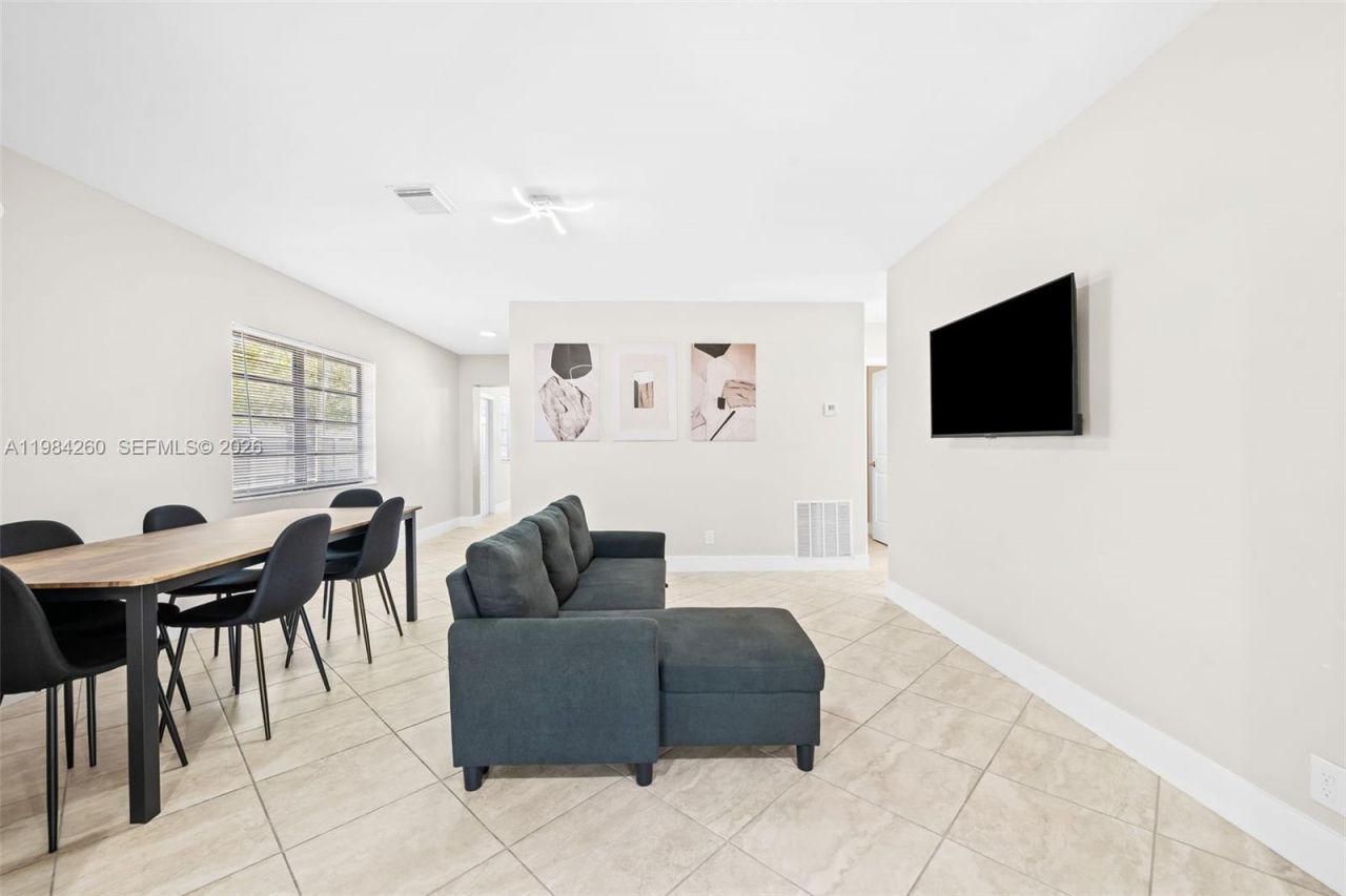 864 NW 16th Ter, Fort Lauderdale, FL 33311 Photo