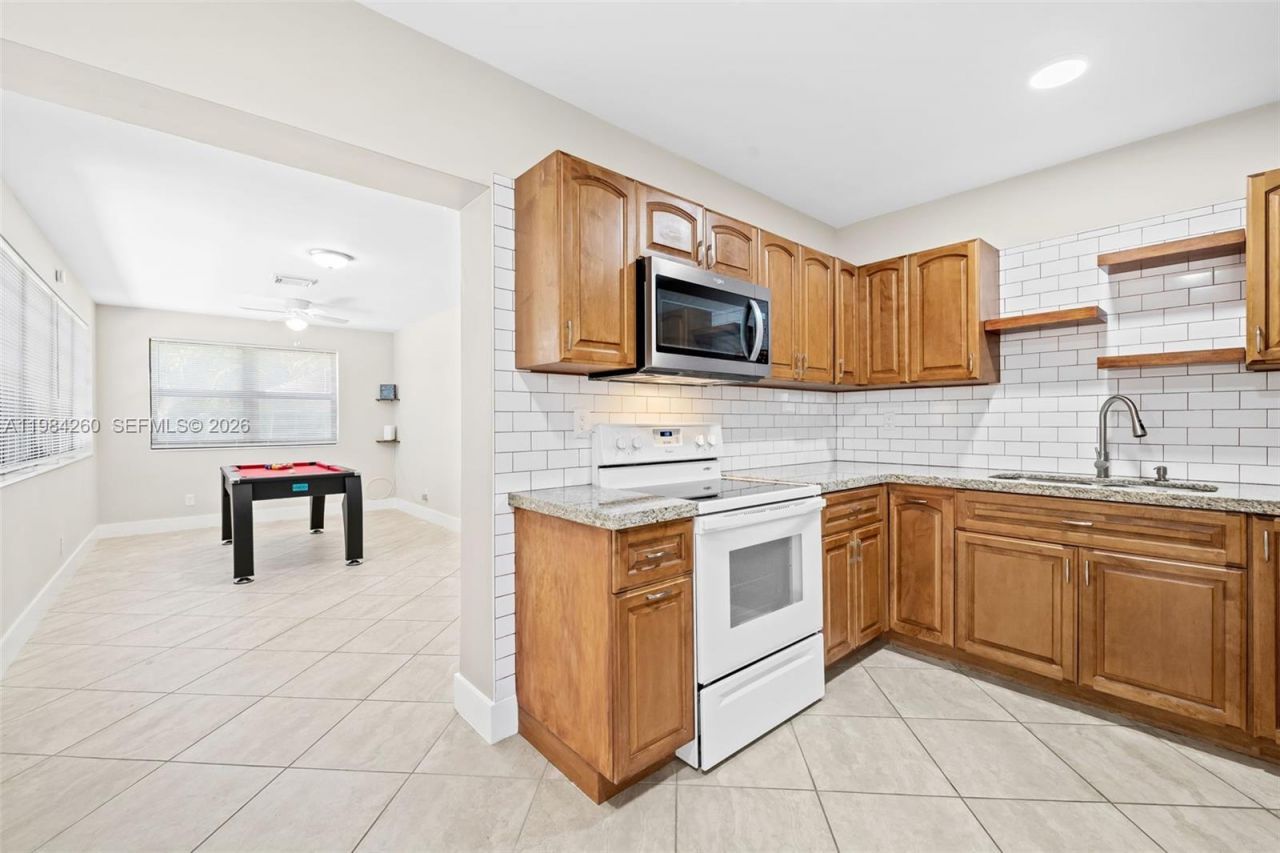 864 NW 16th Ter, Fort Lauderdale, FL 33311 Photo