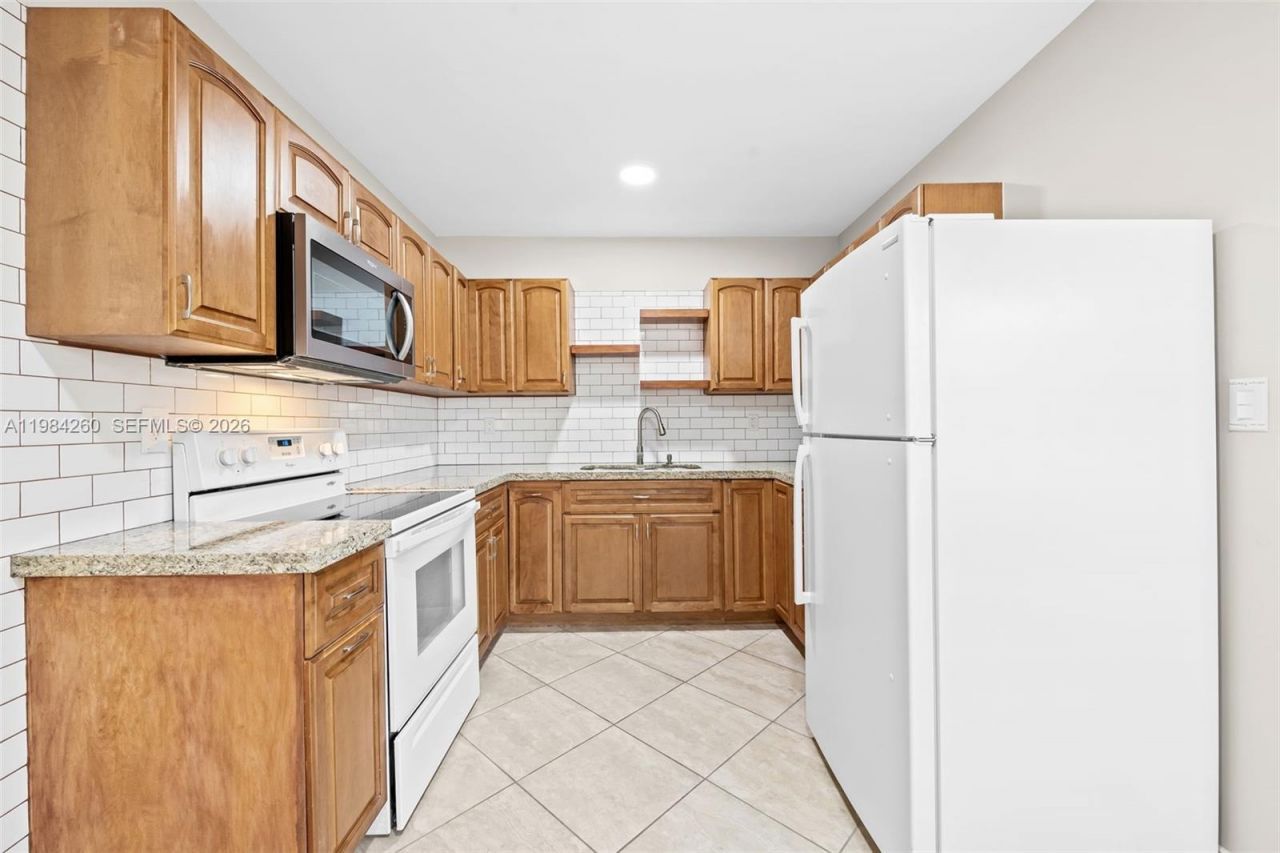 864 NW 16th Ter, Fort Lauderdale, FL 33311 Photo