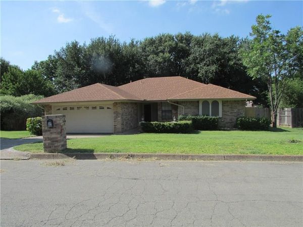 6820 Stillmeadows Circle N, North Richland Hills, TX 76182