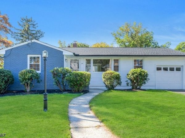 1 Crestwood Ln, Clark, NJ 07066