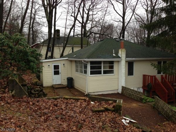 11 Hillside Ave, Hopatcong, NJ 07843