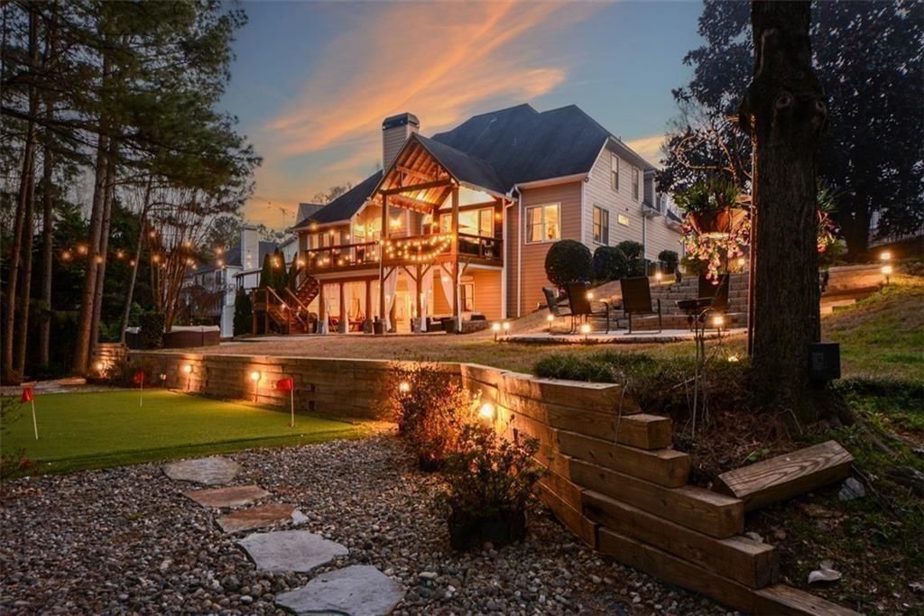 515 Hillcrest View Drive Ne, Suwanee, GA 30024 Main Photo