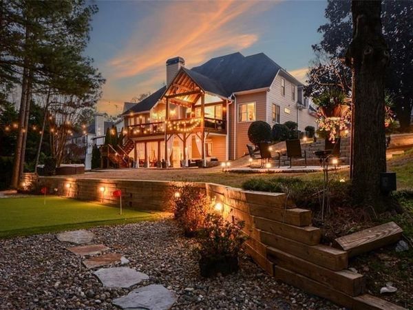 515 Hillcrest View Drive NE, Suwanee, GA 30024