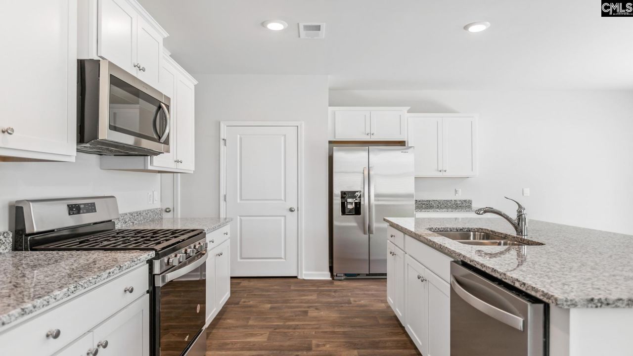 1037 Grand Oaks Drive Photo 4