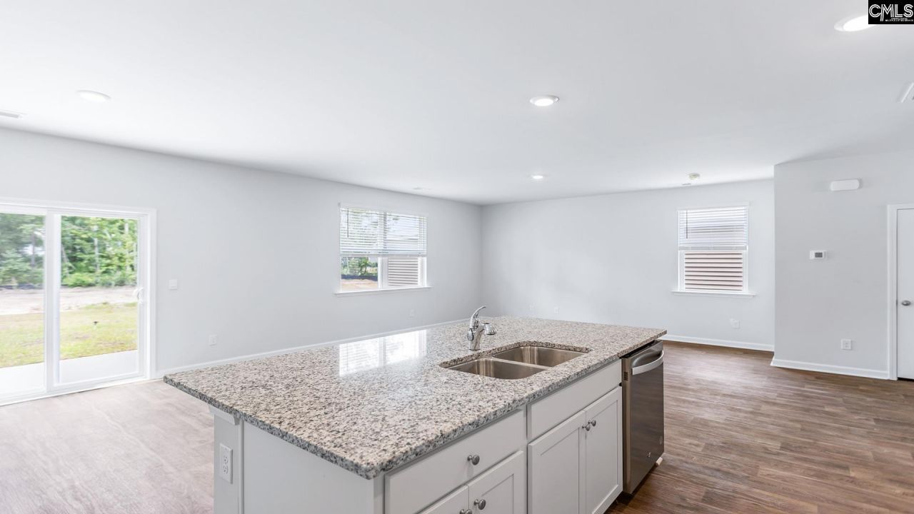 1037 Grand Oaks Drive Photo 5