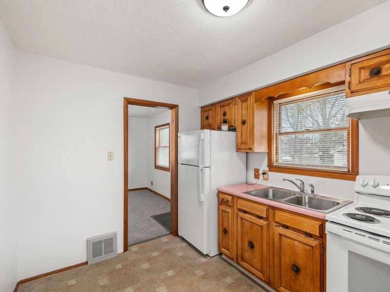 539 E 5th Street , Ashland, OH 44805 Photo 7