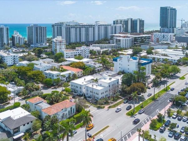 2463 Pine Tree Dr , Unit PH, Miami Beach, FL 33140