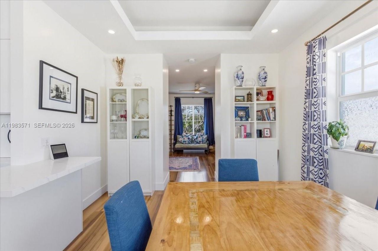 2463 Pine Tree Dr , Unit PH, Miami Beach, FL 33140 Photo