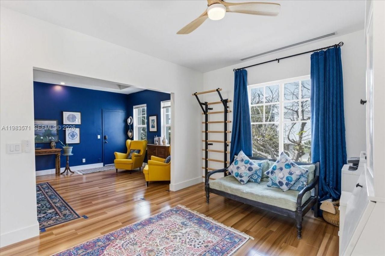 2463 Pine Tree Dr , Unit PH, Miami Beach, FL 33140 Photo