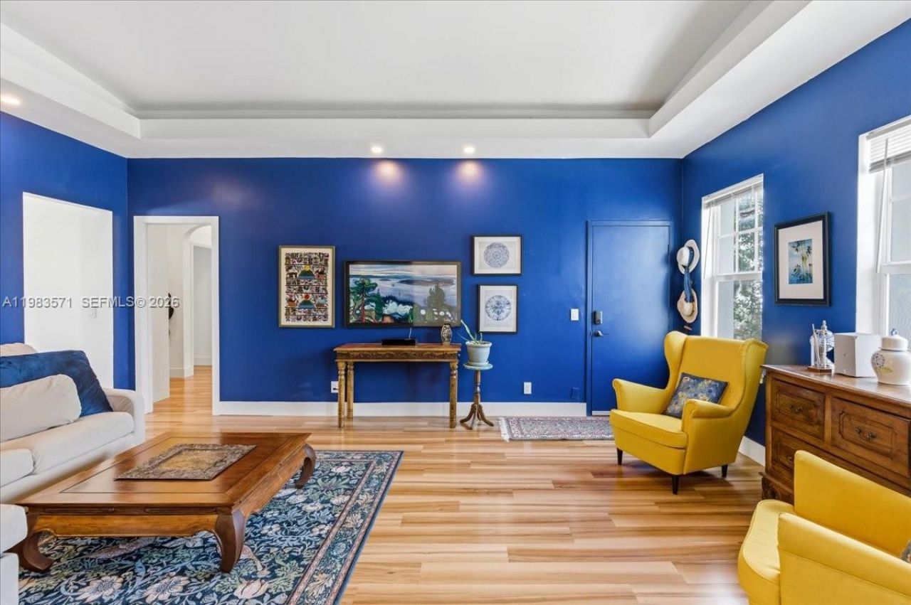 2463 Pine Tree Dr , Unit PH, Miami Beach, FL 33140 Photo