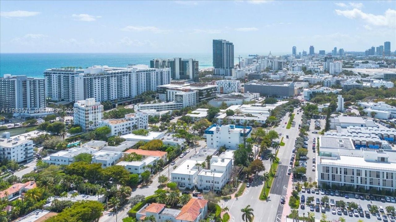 2463 Pine Tree Dr , Unit PH, Miami Beach, FL 33140 Photo