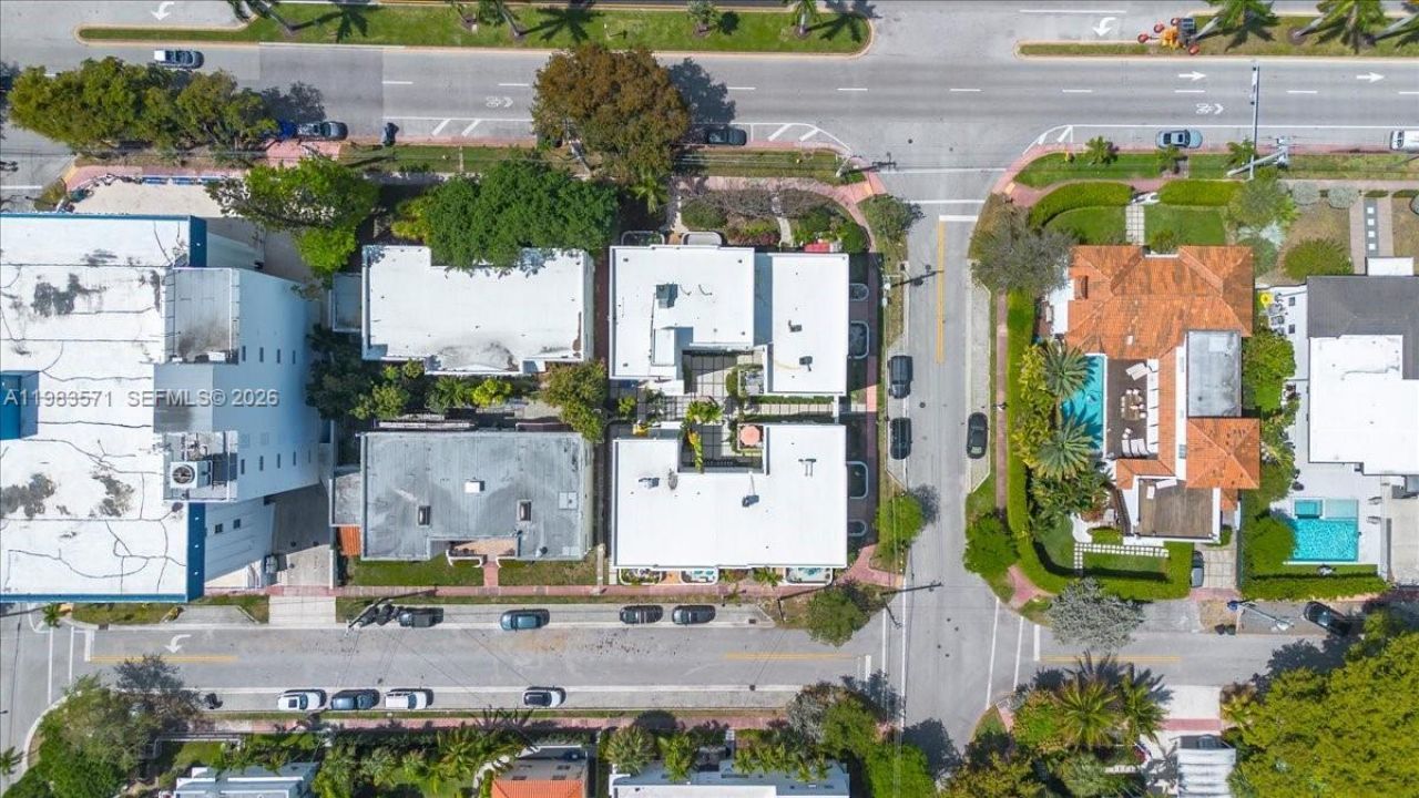 2463 Pine Tree Dr , Unit PH, Miami Beach, FL 33140 Photo