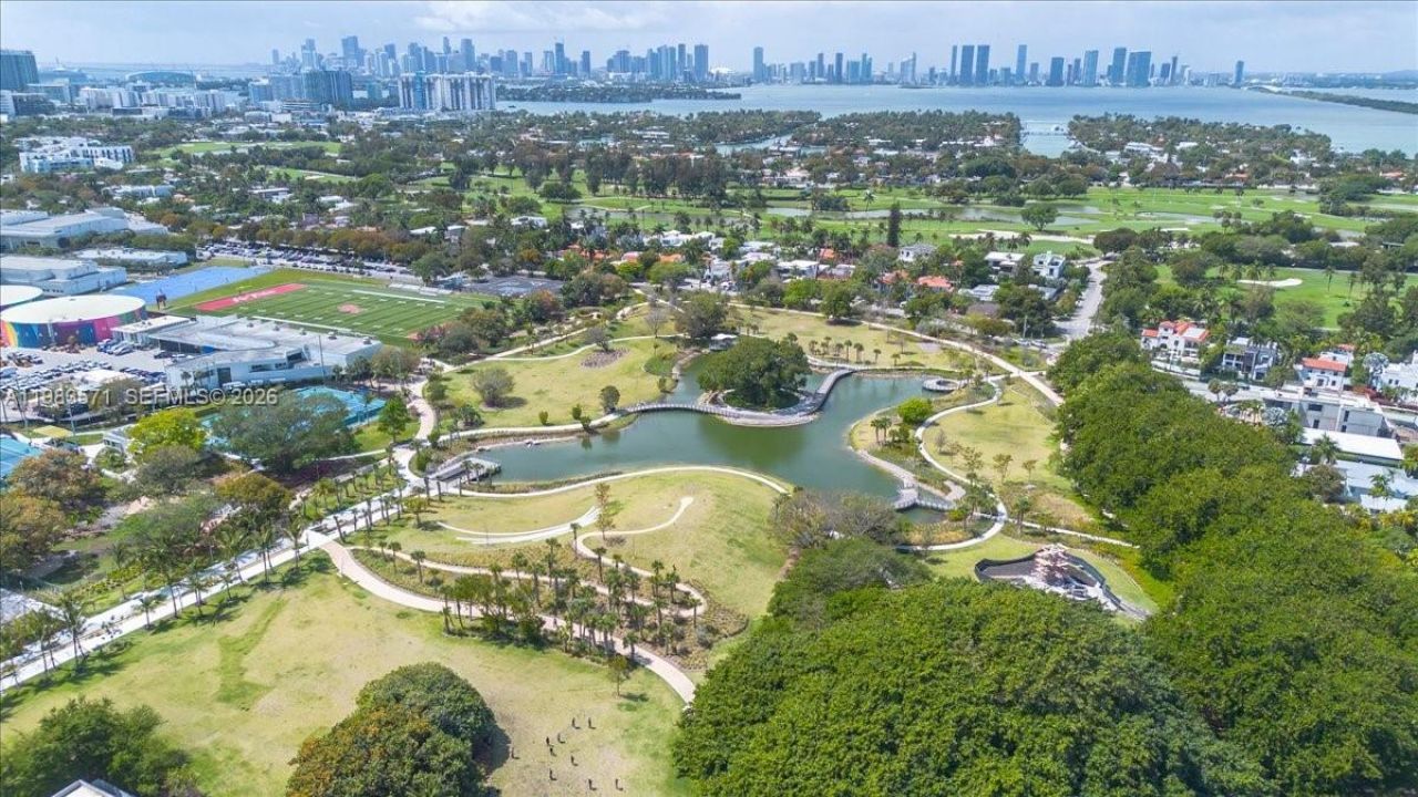 2463 Pine Tree Dr , Unit PH, Miami Beach, FL 33140 Photo