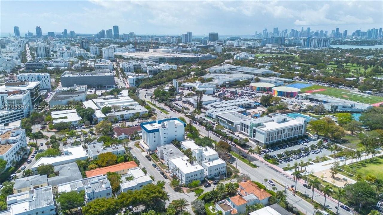 2463 Pine Tree Dr , Unit PH, Miami Beach, FL 33140 Photo