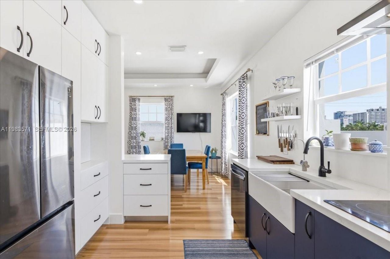 2463 Pine Tree Dr , Unit PH, Miami Beach, FL 33140 Photo