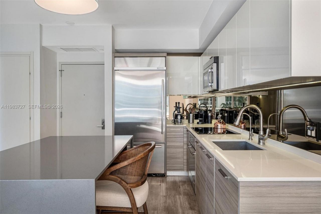 1300 Brickell Bay Dr, Unit 1102, Miami, FL 33131 Photo