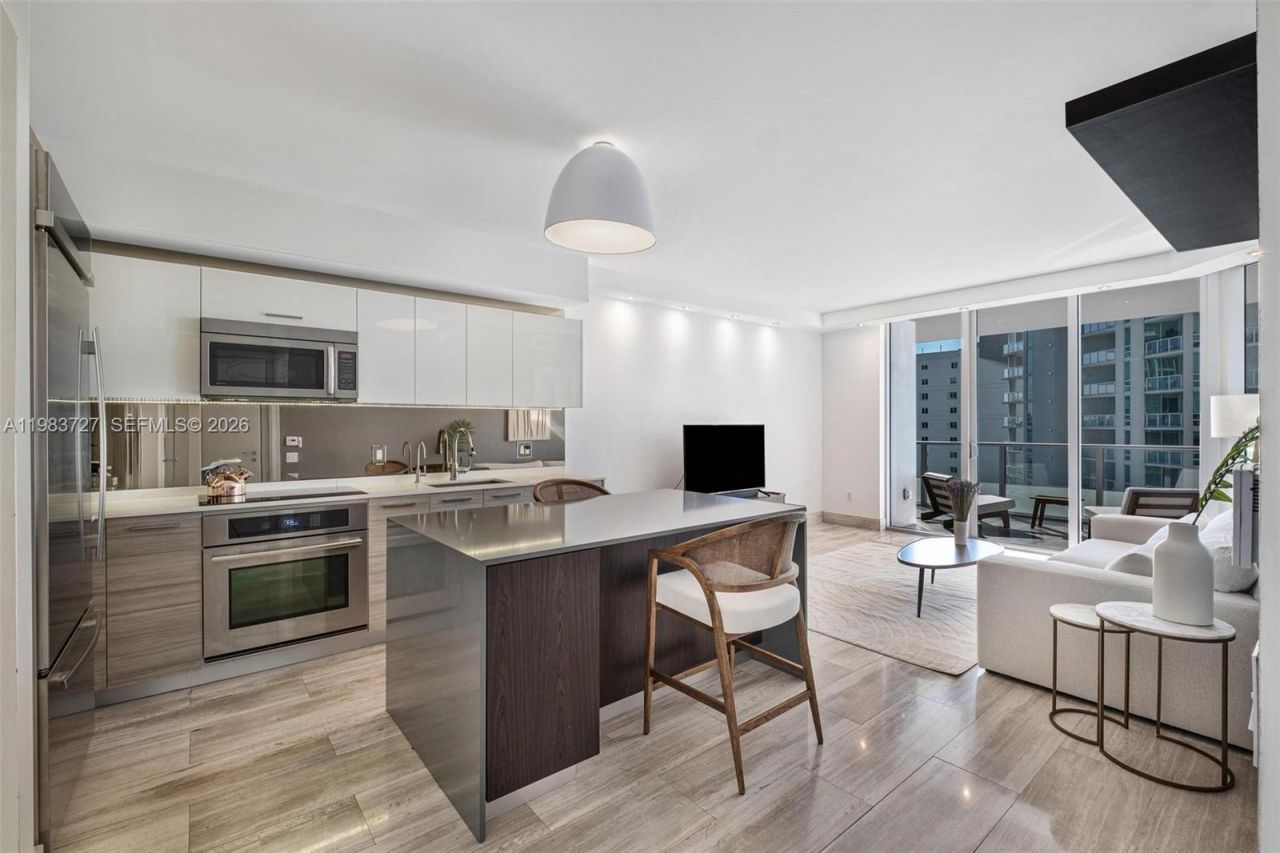 1300 Brickell Bay Dr, Unit 1102, Miami, FL 33131 Photo