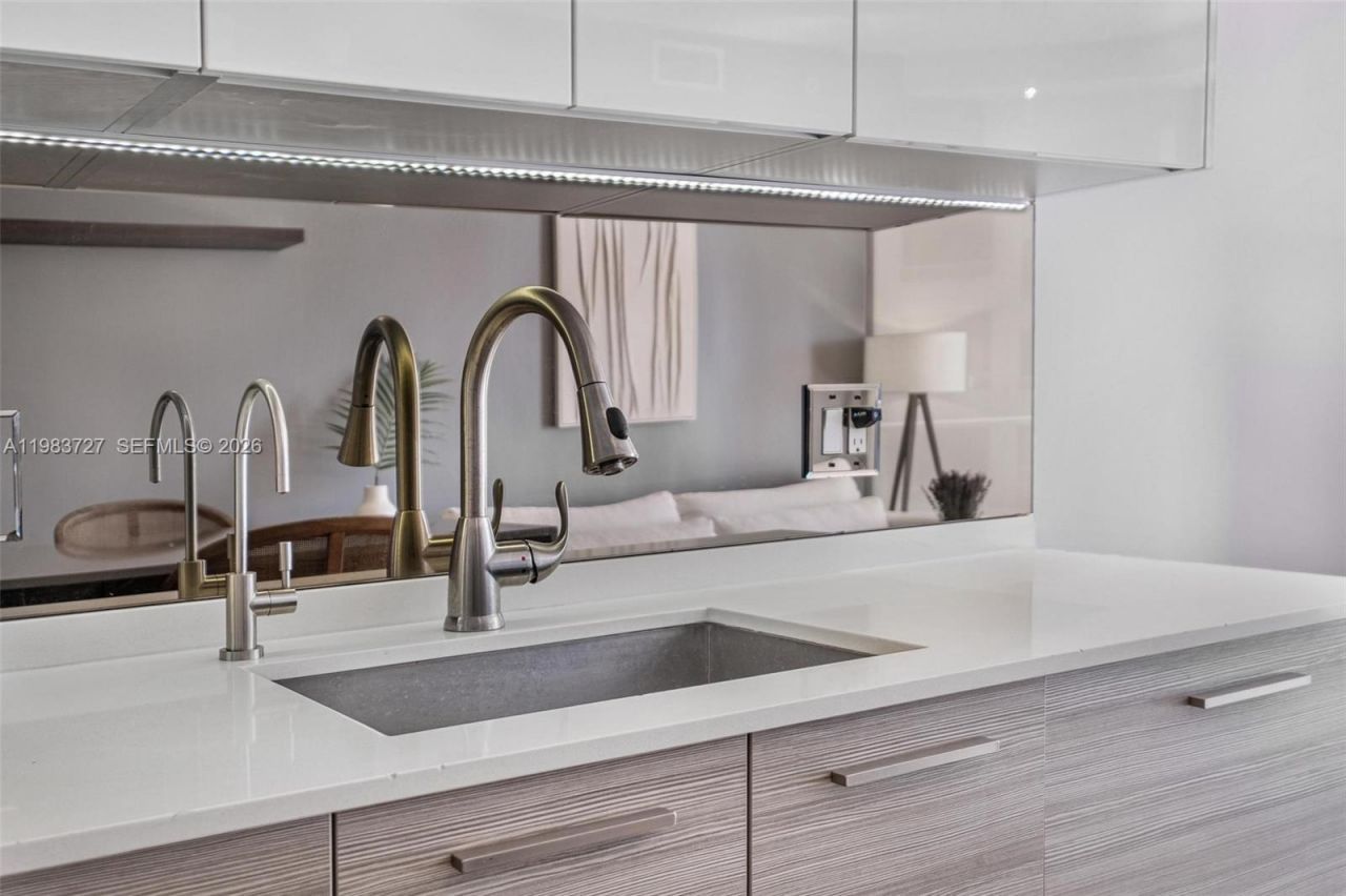 1300 Brickell Bay Dr, Unit 1102, Miami, FL 33131 Photo