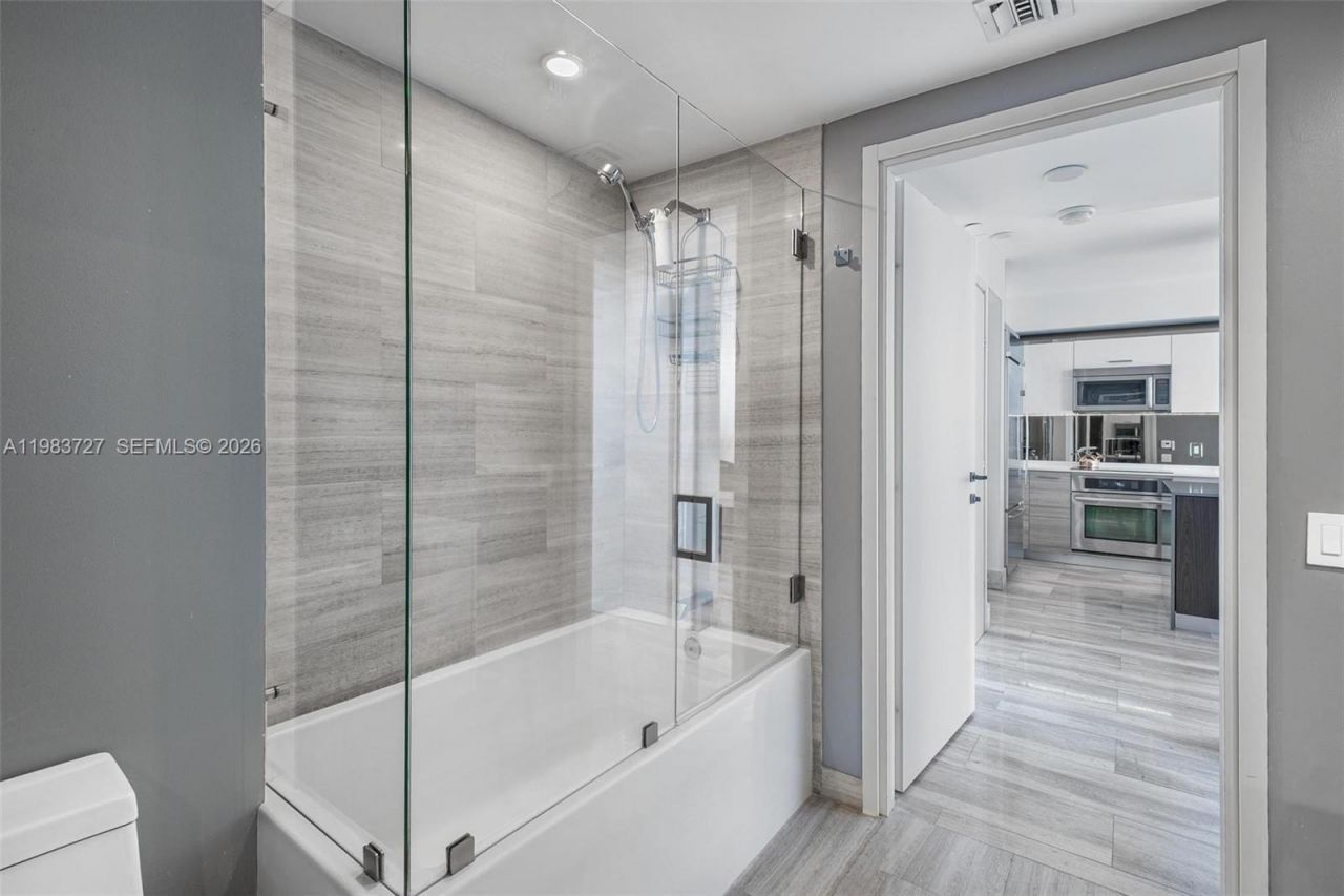 1300 Brickell Bay Dr, Unit 1102, Miami, FL 33131 Photo