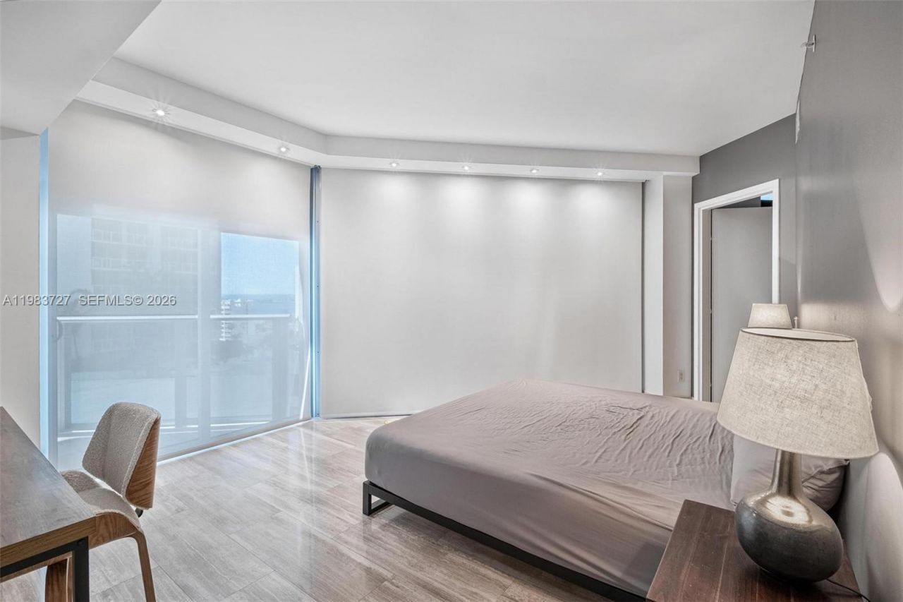 1300 Brickell Bay Dr, Unit 1102, Miami, FL 33131 Photo