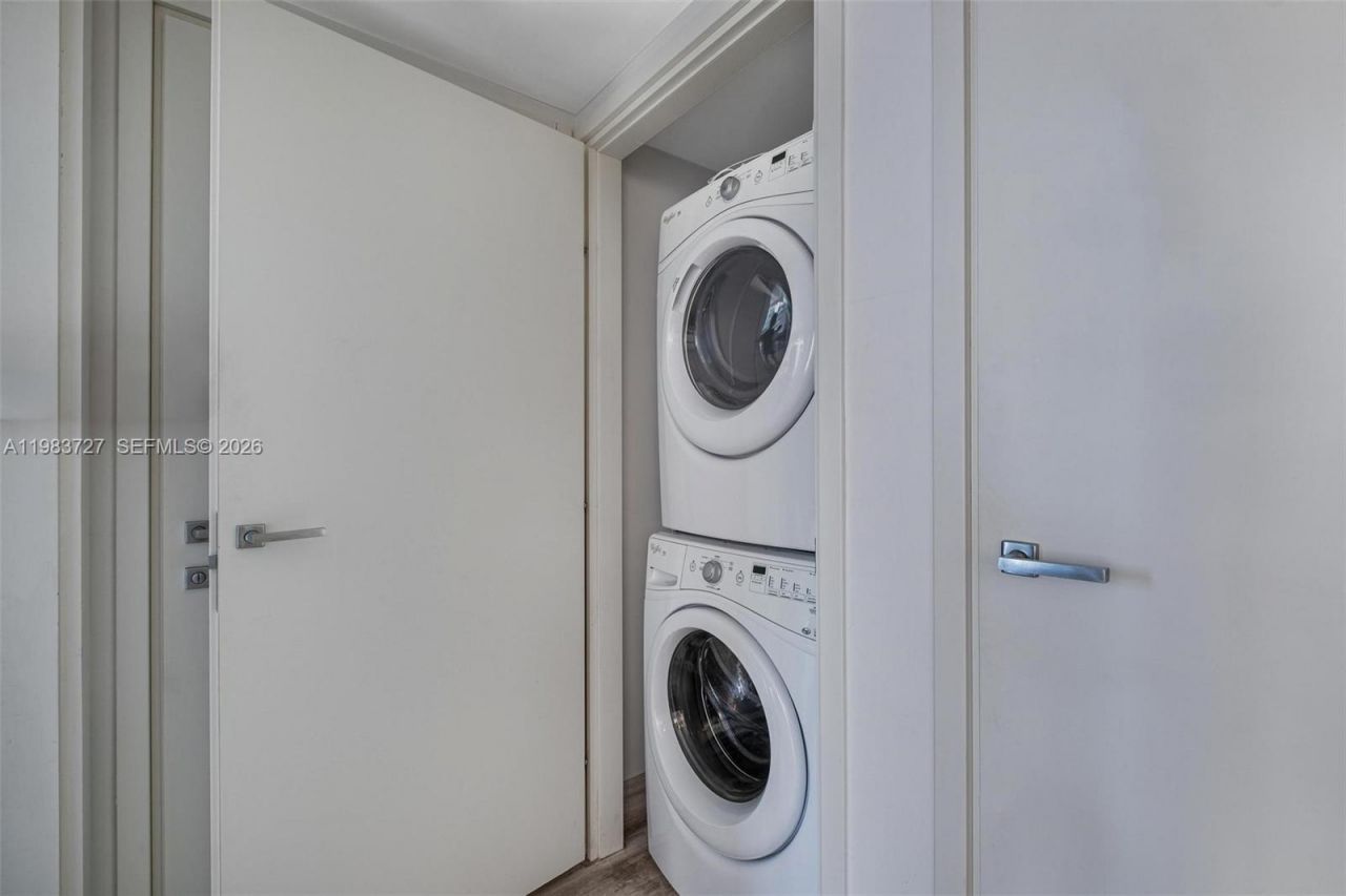 1300 Brickell Bay Dr, Unit 1102, Miami, FL 33131 Photo