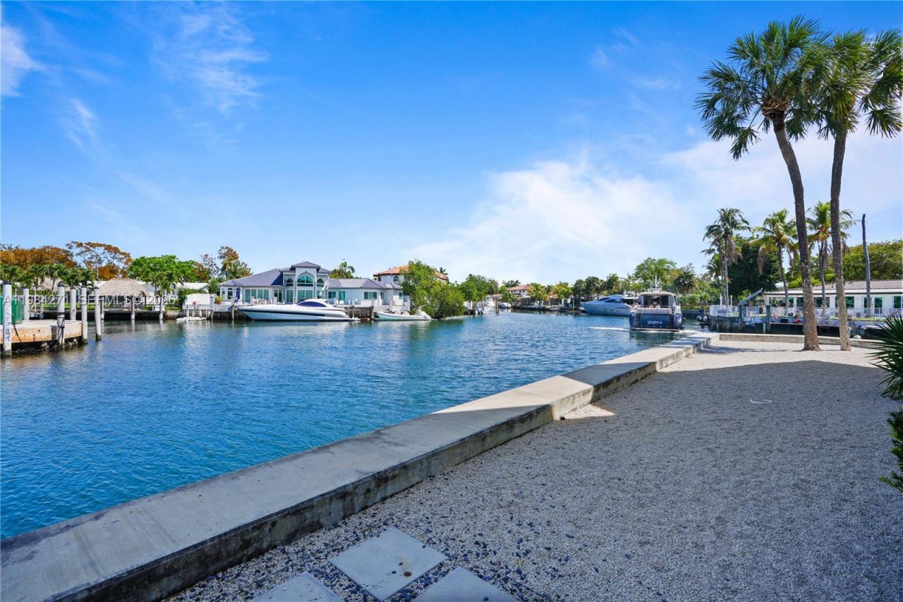 13105 Ixora Ct , Unit 215, North Miami, FL 33181 Photo