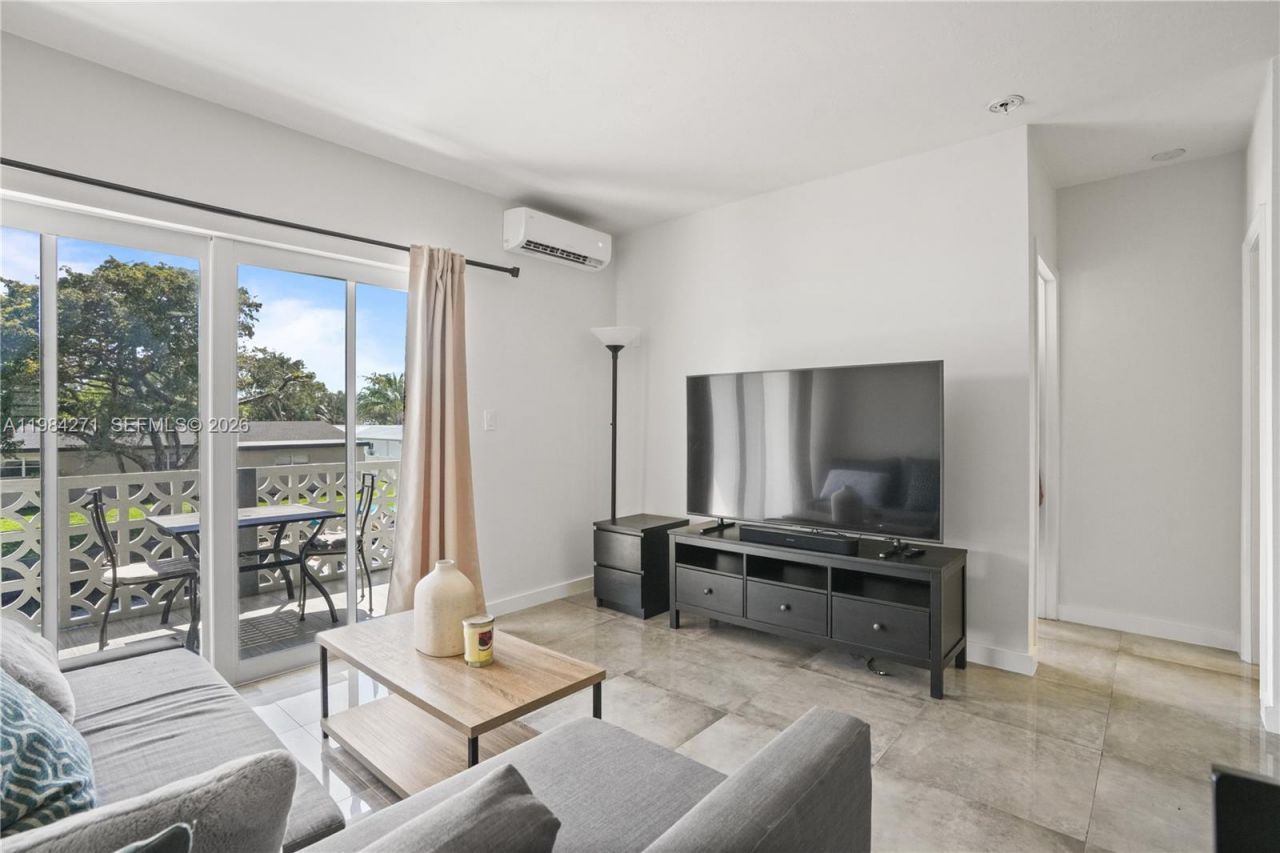 13105 Ixora Ct , Unit 215, North Miami, FL 33181 Photo