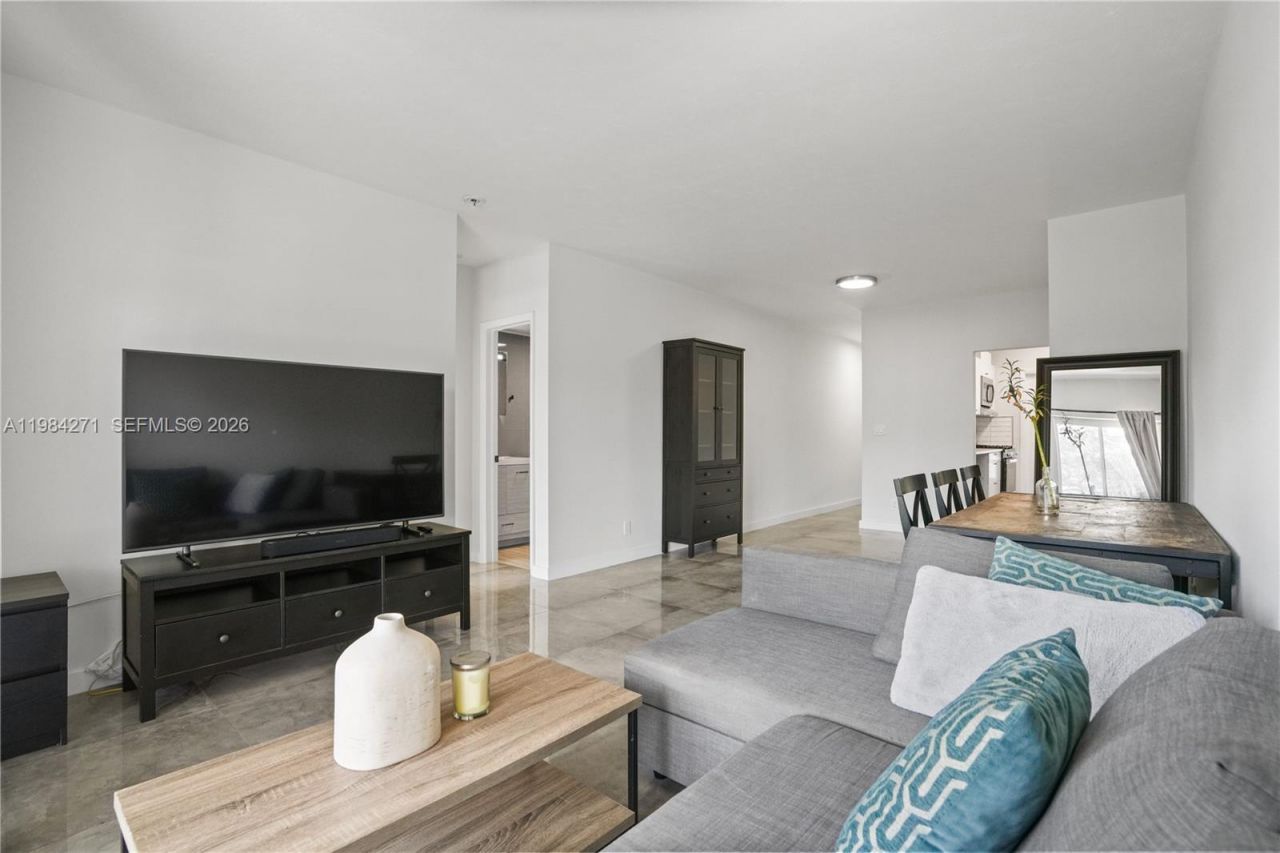 13105 Ixora Ct , Unit 215, North Miami, FL 33181 Photo