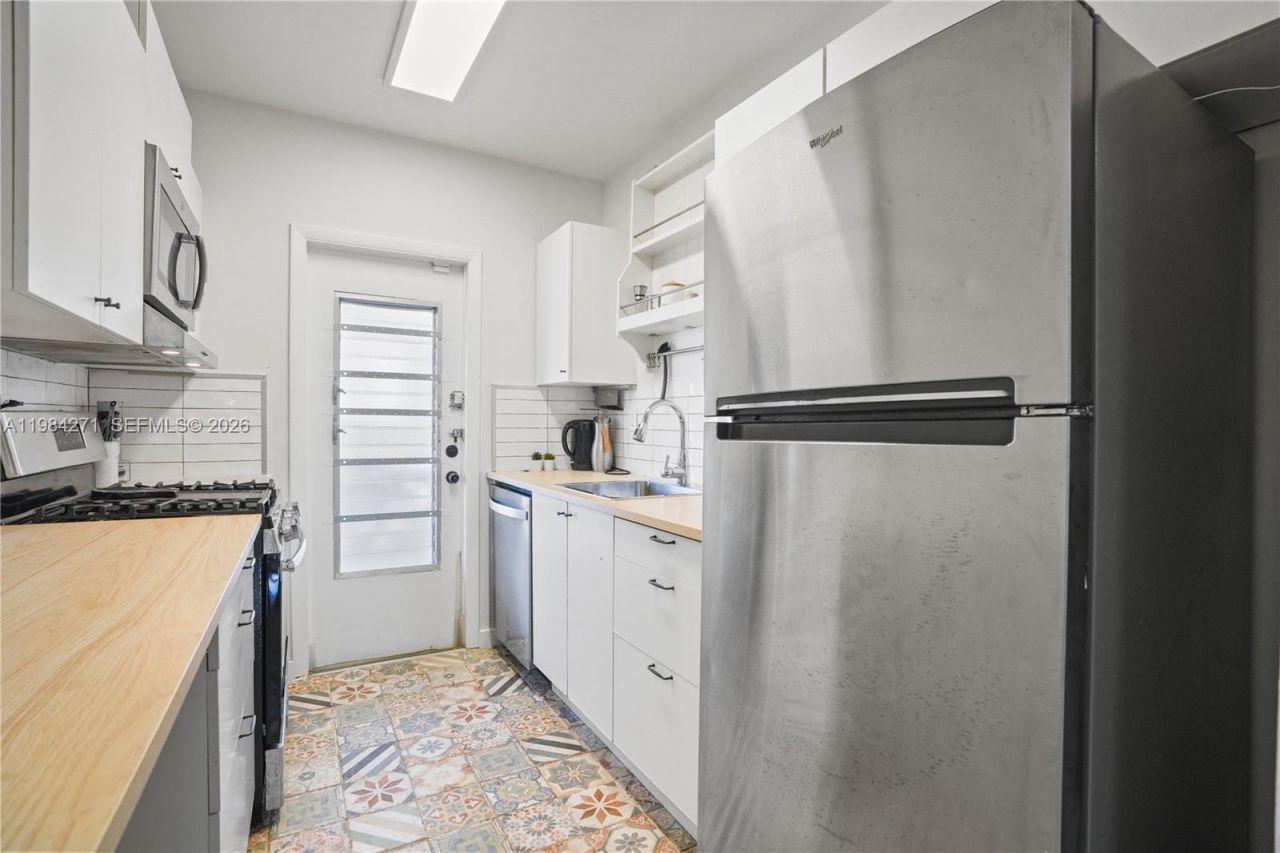 13105 Ixora Ct , Unit 215, North Miami, FL 33181 Photo