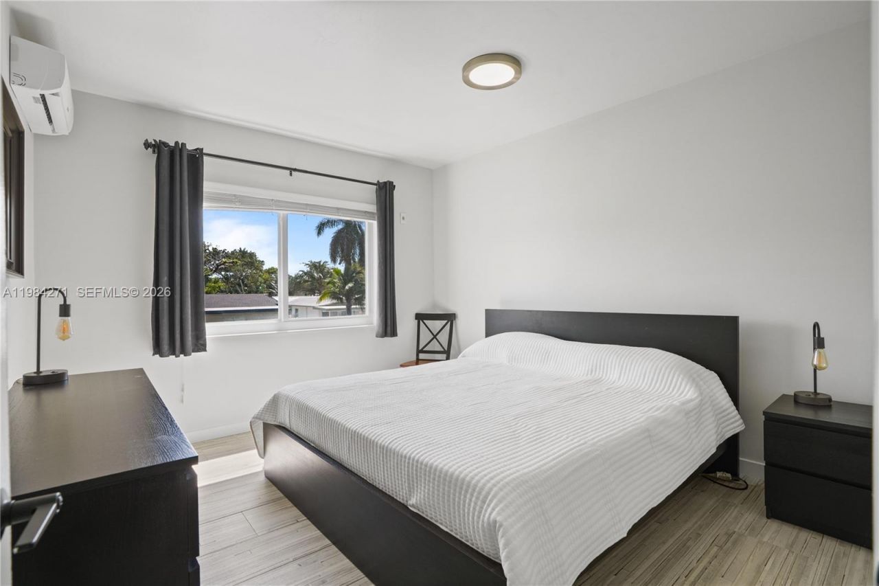 13105 Ixora Ct , Unit 215, North Miami, FL 33181 Photo