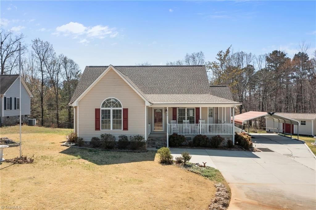 2559 Butterfly Trail, Randleman, NC 27317 Main Photo