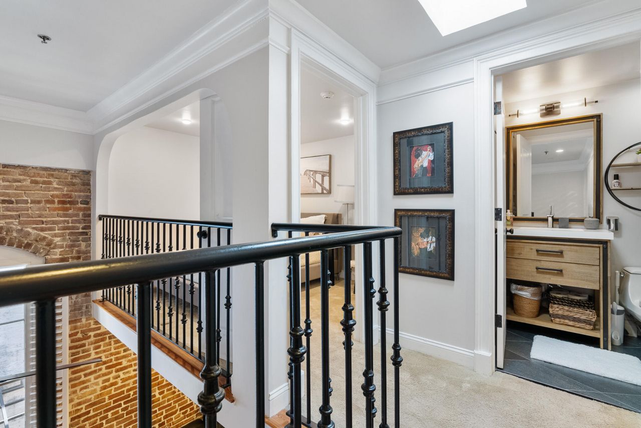 377 King Street Photo 10