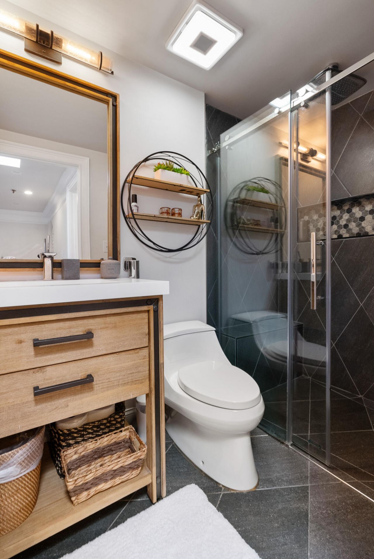 377 King Street Photo 17