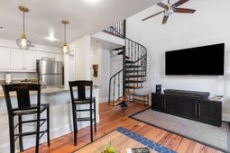 377 King Street photo 4