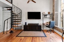 377 King Street photo 4