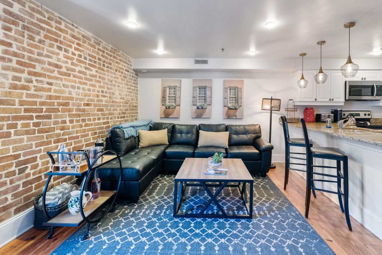 377 King Street Photo 7