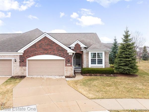 49539 Stillmeadow Court, Macomb Twp, MI 48042