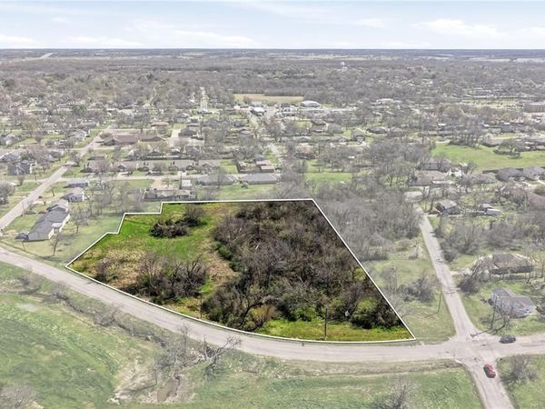 1700 Agnew Street , Bonham, TX 75418