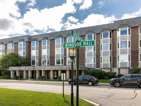 2400 WINDSOR MALL, Unit 2H, Park Ridge, IL 60068