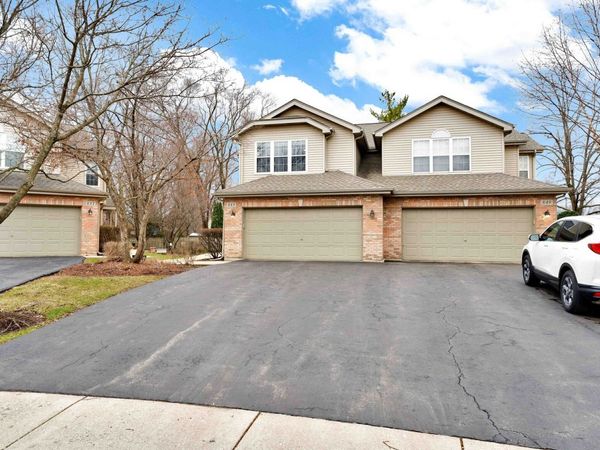 843 ROSEBUD Court , Unit 843, Roselle, IL 60172