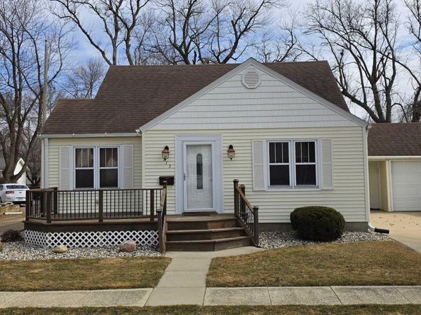 715 9th Ave, Sheldon, IA 51201