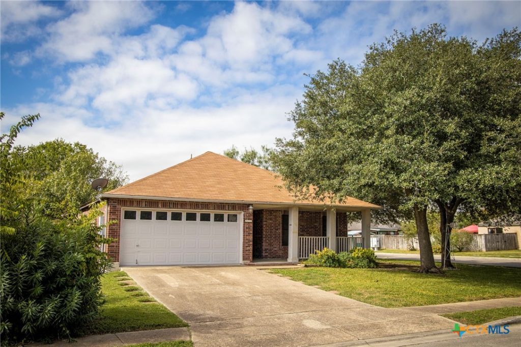 777 Willow Crossing, New Braunfels, TX 78130 Main Photo