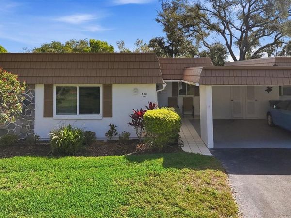 2713 RIVERBLUFF COURT, Unit V101, SARASOTA, FL 34231