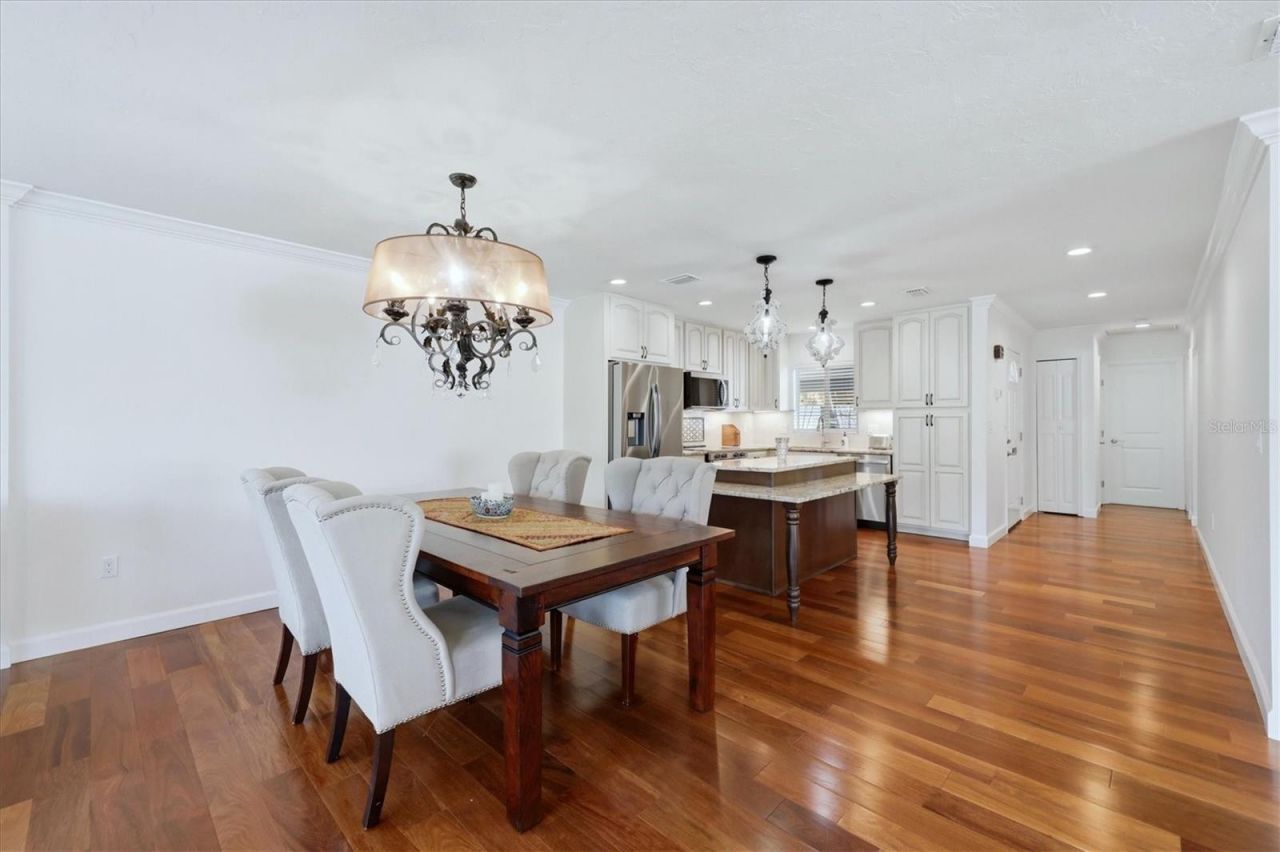 2713 Riverbluff Court, Unit V101, Sarasota, FL 34231 Photo